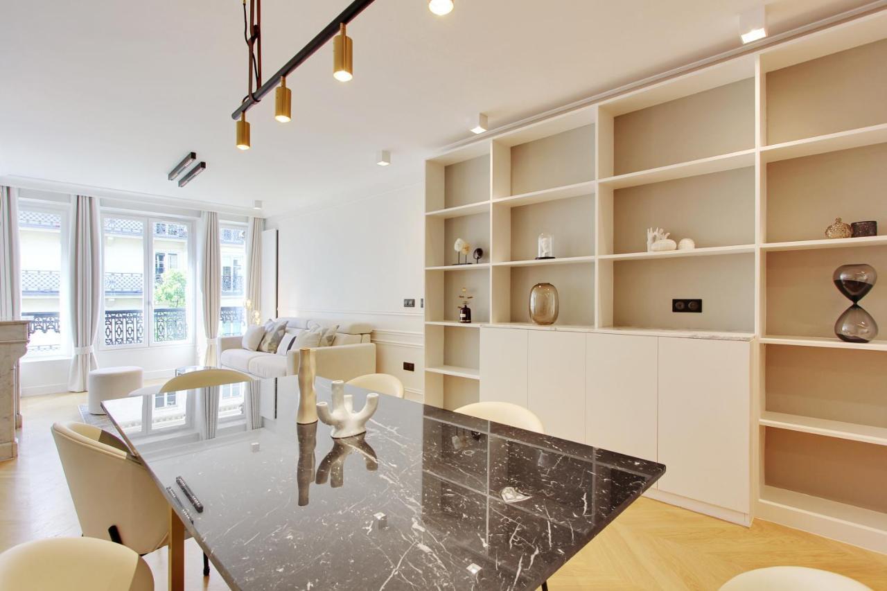 Stunning Apartment With View At The Very Heart Of Paris Bagian luar foto